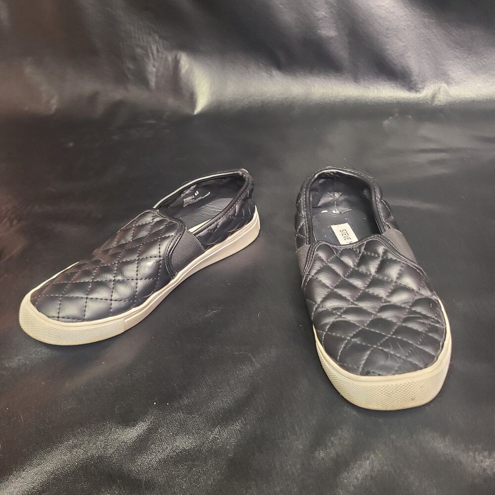 Steve Madden  black pleather quilted slip on skater shoes size 6.5